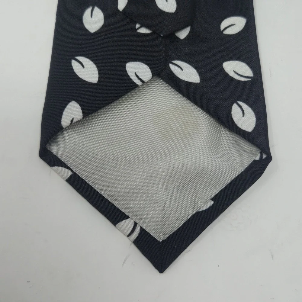 VTG Superbly Tailored Woven in Italy Black & White Leaf Pattern Silk Tie